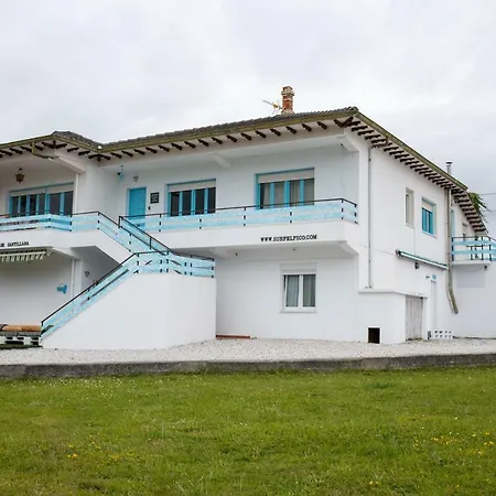 Hostel El Pico De Santillana *