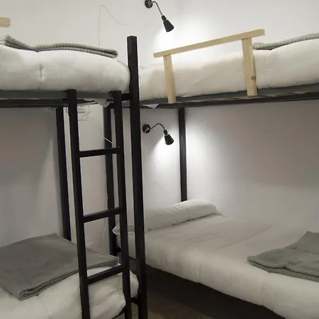 Hostel El Pico De Santillana *